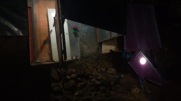 3_unit_rumah_hancur_diterjang_banjir_bandang_di_dairi