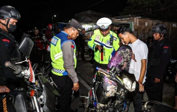 42_motor_tak_sesuai_spesifikasi_terjaring_razia_oleh_polres_tebing_tinggi