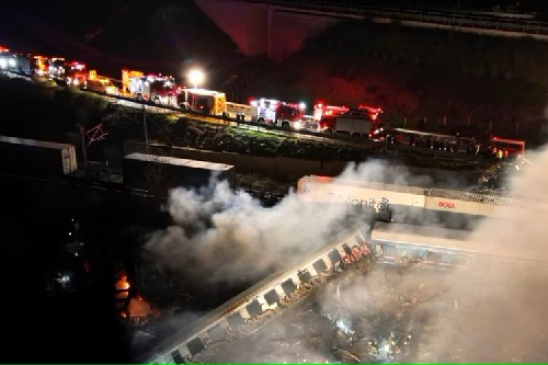 43_tewas_akibat_tabrakan_ka_di_yunani_kepala_stasiun_ditangkap