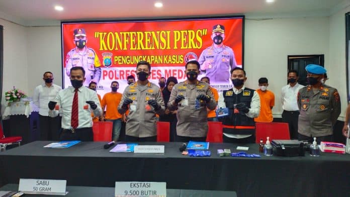 47_kg_sabu_dan_30000_butir_ekstasi_dari_empat_tersangka_disita_polrestabes_medan