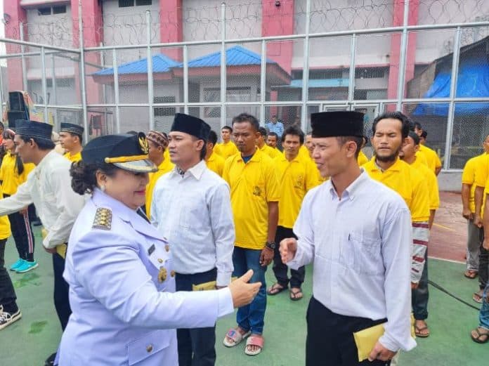 483_warga_binaan_rutan_kabanjahe_dapat_remisi_29_langsung_bebas