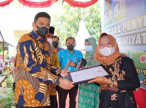 48_sekolah_di_medan_raih_predikat_adiwiyata_bobby_ayo_generasi_muda_peduli_lingkungan