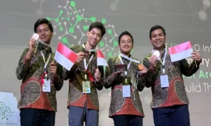 4_medali_diborong_tim_pelajar_indonesia_di_olimpiade_kimia_dunia