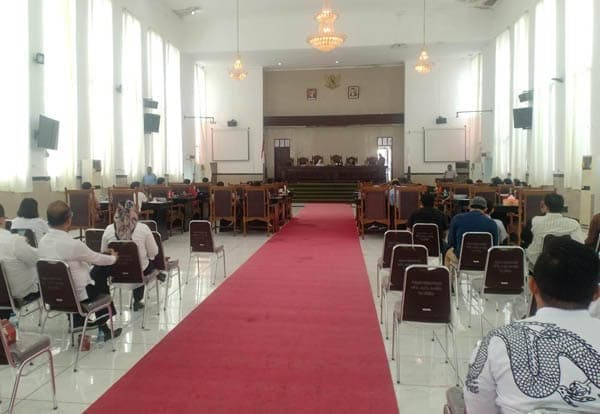4_perempuan_lolos_ke_dprd_siantar_nurlela_sikumbang_satu_satunya_petahana
