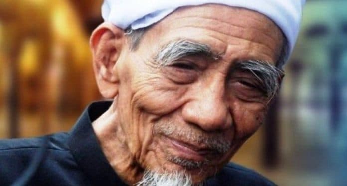 4_tahun_dimakamkan_di_makkah_jasad_mbah_moen_masih_utuh