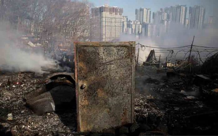 500_orang_dievakuasi_akibat_kebakaran_di_daerah_kumuh_di_seoul