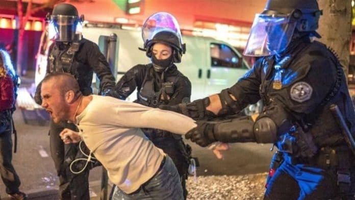 50_demonstran_ditangkap_akibat_bentrok_di_portland