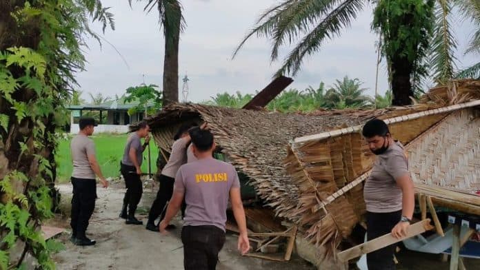 53_rumah_di_deli_serdang_rusak_dihantam_puting_beliung_ini_pesan_kapolresta