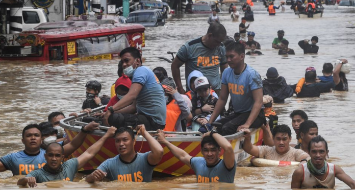 53_tewas_akibat_badai_vamco_468_ribu_orang_dievakuasi