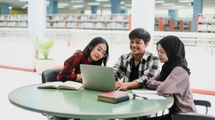 54_persen_mahasiswa_indonesia_di_luar_negeri_hadapi_3_tantangan_keuangan