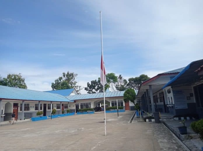 5_guru_smkn_siantar_meninggal_kecelakaan_bendera_setengah_tiang_dipasang