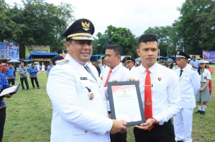 5_personel_sat_reskrim_polres_samosir_terima_penghargaan_dari_pemkab