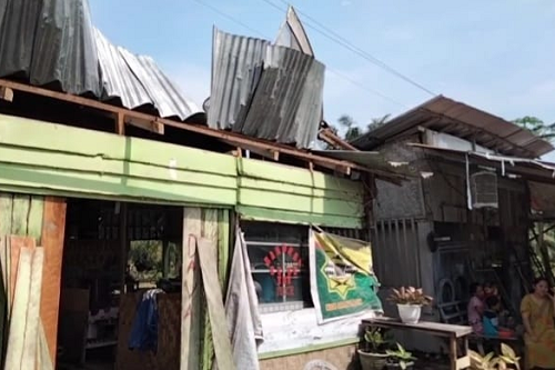 5_unit_rumah_warga_rusak_diterjang_angin_kencang_di_asahan