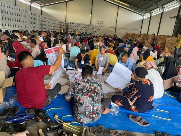 600_pekerja_sortir_dan_lipat_28_juta_surat_suara_pemilu_di_asahan