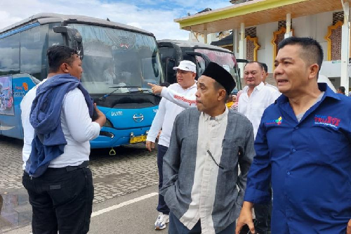 615_pemudik_asal_madina_disambut_sekda_di_mesjid_agung_panyabungan