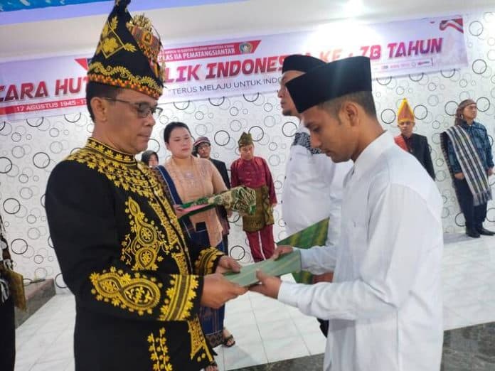 665_warga_binaan_lapas_narkotika_kelas_ii_pematang_siantar_dapat_remisi_hut_ri