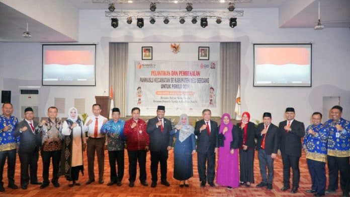 66_anggota_panwaslu_kecamatan_di_deli_serdang_dilantik