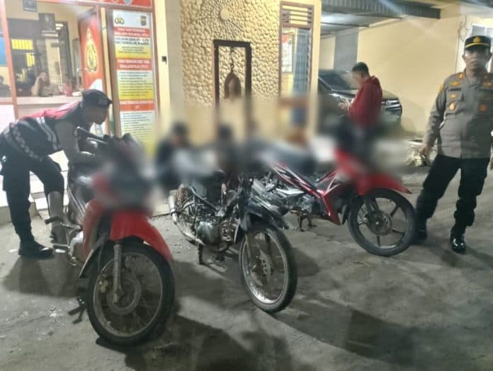 6_motor_dan_4_pelajar_terlibat_balap_liar_di_simalungun_diamankan