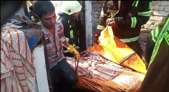 6_orang_sekeluarga_tewas_dalam_kebakaran_rumah_di_medan_amplas