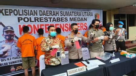 6_pelaku_penganiayaan_yang_menewaskan_hendra_syahputra_terancam_12_tahun_penjara