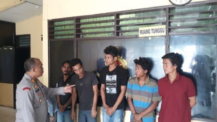 6_pelaku_pungli_sopir_dump_truk_di_tanjung_morawa_ditangkap