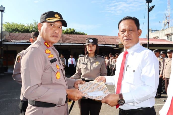 6_personel_polres_padangsidimpuan_terima_reward_prestasi