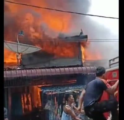 6_rumah_di_kawasan_padat_penduduk_di_asahan_terbakar