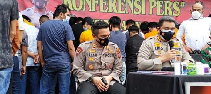 71_orang_diamankan_dari_ktv_bosque_medan_285_butir_ekstasi_siap_edar_ke_pelanggan_disita