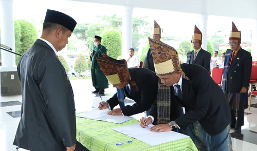 7_asn_pimpinan_tinggi_pratama_dan_administrator_di_simalungun_dilantik