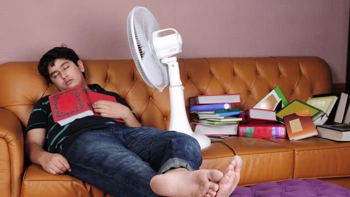 7_dampak_negatif_bagi_kesehatan_jika_tidur_menggunakan_kipas_angin