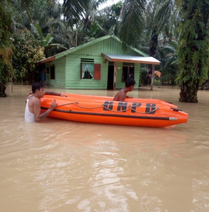 7_kecamatan_di_asahan_banjir_di_pemukiman_warga_setinggi_30_cm