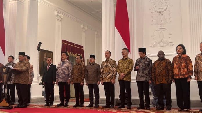 7_menjabat_sebagai_menteri_koordinator_prabowo_beri_nama_kabinet_merah_putih