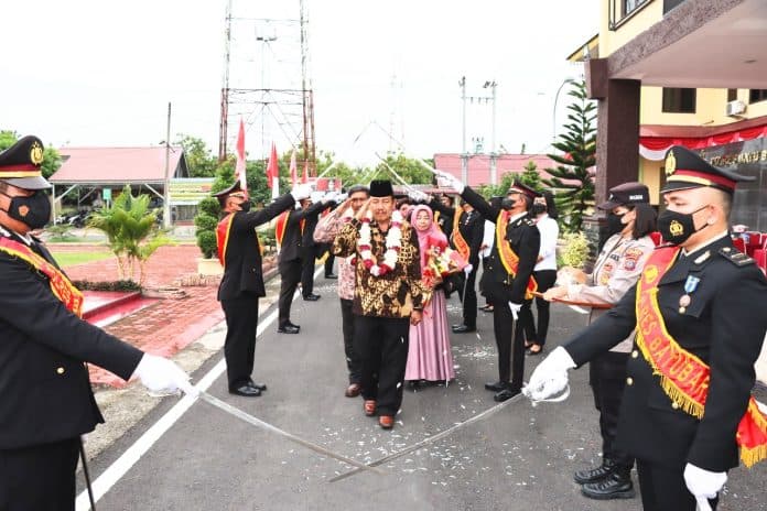 7_personil_polres_batu_bara_purna_bhakti_kapolres_tetap_jaga_citra_polisi