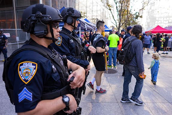 7_polisi_new_york_dinonaktifkan_ini_penyebabnya