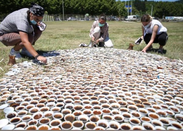 8000_cangkir_kopi_menandai_peringatan_25_tahun_pembantaian_di_srebrenica