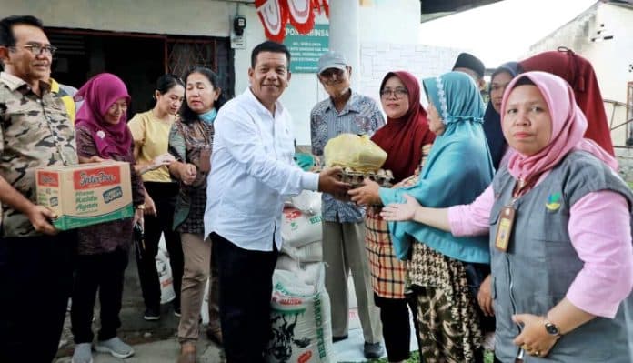 81_korban_banjir_di_simalungun_terima_bantuan_sembako