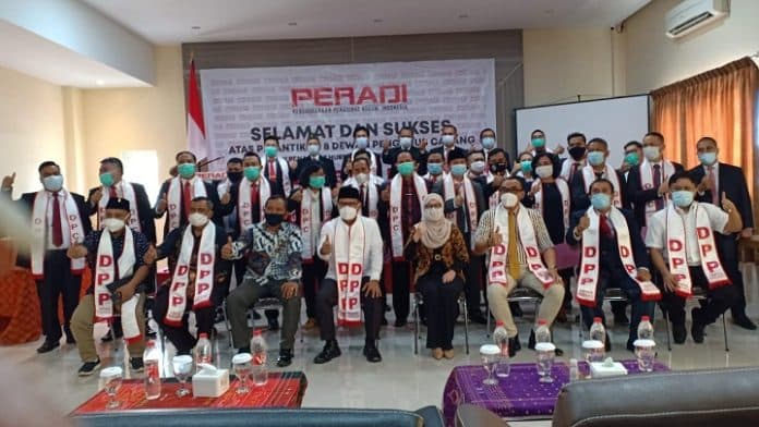 8_dpc_peradi_pergerakan_dilantik_di_siantar_ketum_dpp_jangan_janjikan_ke_klien_menang_perkara