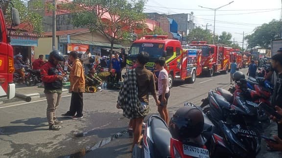 8_rumah_di_jalan_megawati_medan_ludes_terbakar