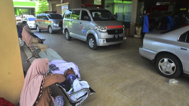 96_dokter_dan_perawat_dikirim_gubernur_jateng_tangani_covid_19_di_kudus