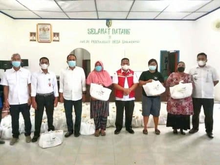 99_paket_sembako_disalurkan_bagi_korban_banjir_di_air_putih_batu_bara