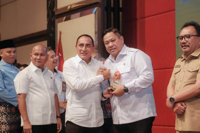 9_kali_berturut_terima_wtp_dairi_terima_penghargaan_dari_gubernur_sumut