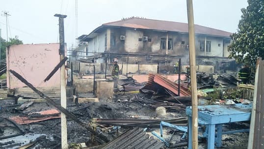 9_rumah_terbakar_di_medan_selayang_kerugian_sekitar_rp_250_juta