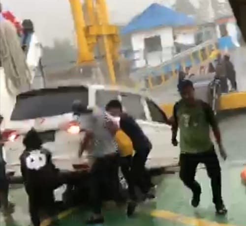9_saksi_diperiksa_soal_jatuhnya_mobil_dari_kmp_ihan_batak_ke_danau_toba