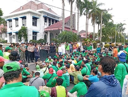 9_tahun_bergaul_dengan_sampah_pemko_siantar_lalai_perjuangkan_nasib_petugas_kebersihan