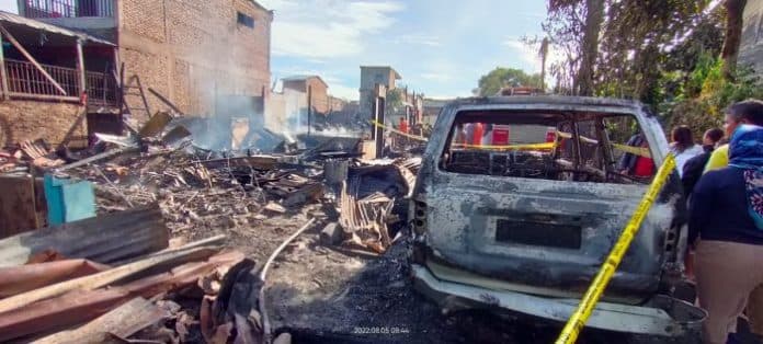 9_unit_rumah_dan_1_mobil_mini_bus_kembali_terbakar_di_dairi