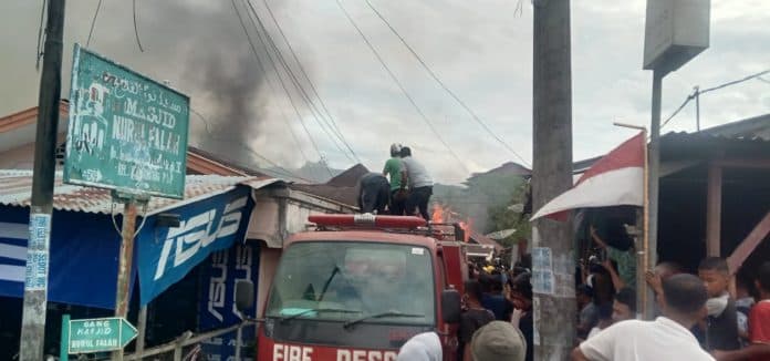 9_unit_rumah_kontrakan_di_padangsidimpuan_hangus_terbakar