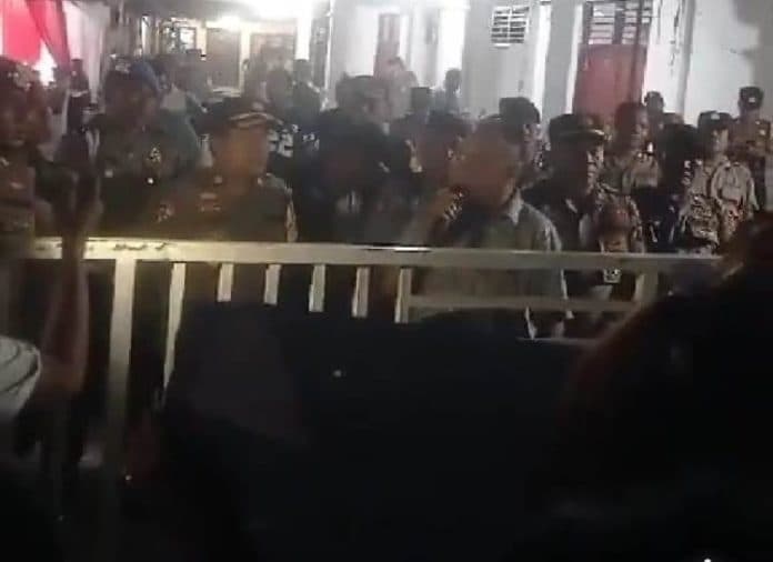 ada_apa_kantor_kpu_deli_serdang_didemo_malam_malam