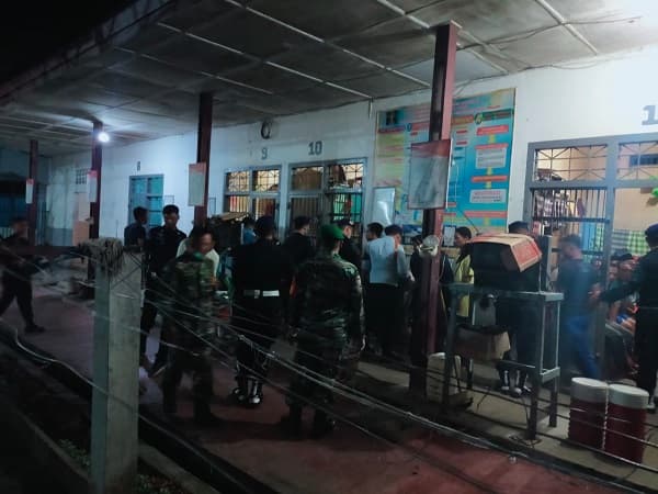 ada_apa_lapas_siantar_malam_hari_bersama_tnipolri_dan_bnn_mendadak_razia_kamar_tahanan