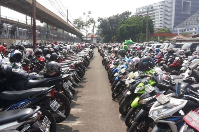 ada_kegiatan_hgn_di_stadion_teladan_pemilik_lahan_parkir_dapat_untung_jutaan_rupiah