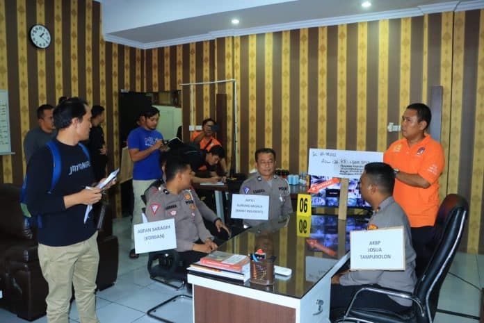 ada_nama_akbp_josua_tampubolon_saat_pra_rekonstruksi_kematian_bripka_as